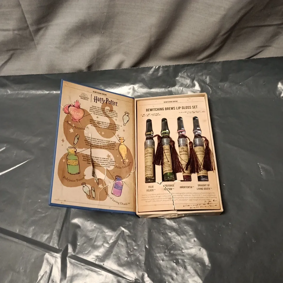 HARRY POTTER BEWITCHING BREWS LIP GLOSS SET - POTIONS, BOOK-STYLE PACKAGING (4 X 2ML)