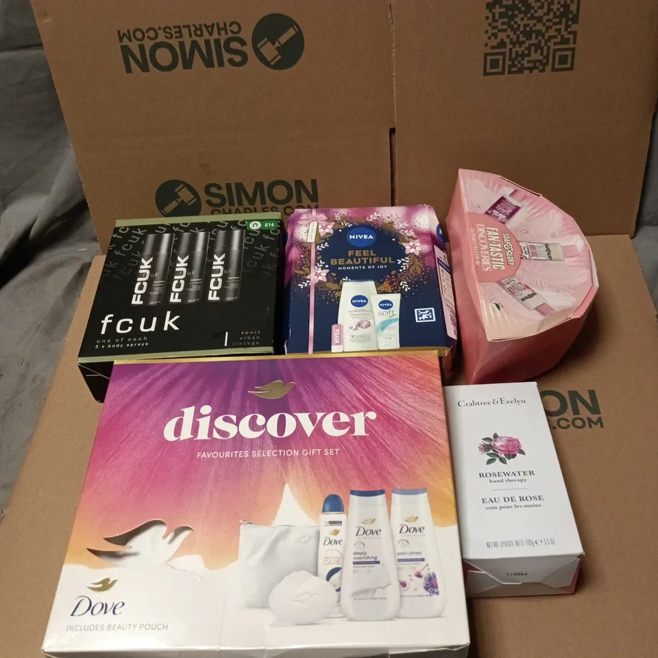 BOX OF APPROXIMATELY 25 COSMETIC ITEMS/BOX SETS TO INCLUDE FCUK, NIVEA, SOAP AND GLORY, DOVE, CRABTREE AND EVELYN ETC