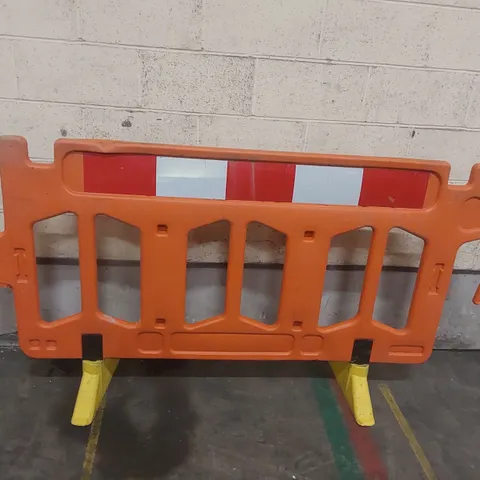 PLASTIC CROWD BARRIER 