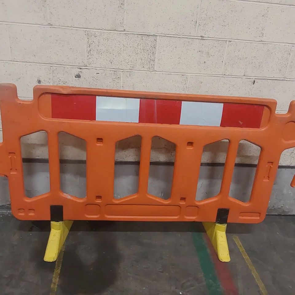 PLASTIC CROWD BARRIER 