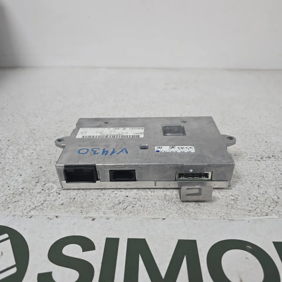BECKER AUTOMOTIVE SYSTEMS MULTIMEDIA SYSTEM UNIT CONTROLLER – VOLKSWAGEN/AUDI (V1430)