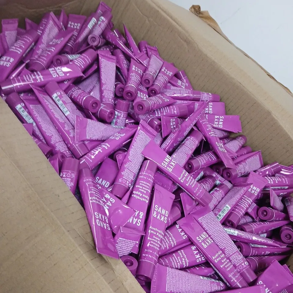 A BOX OF APPROXIMATELY 950 SAND & SKY MASQUES