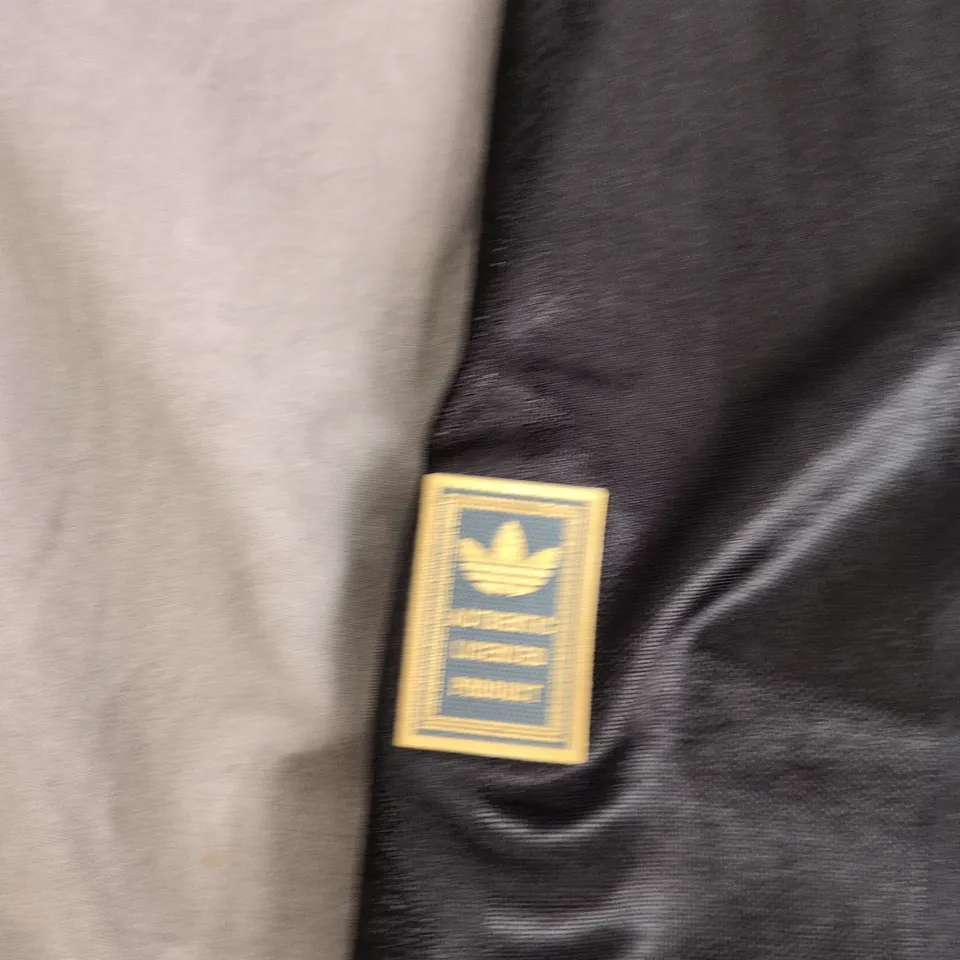 ADIDAS MANCHESTER UNITED FOOTBALL SHIRT – BLACK WITH YELLOW/BLUE TRIM (SNAPDRAGON SPONSOR) XL