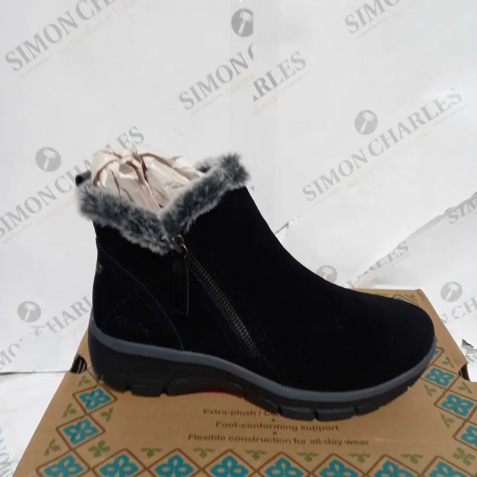 SKETCHERS HIGH ZIP BOOT BLACK SIZE 4 1/2 - BOXED 