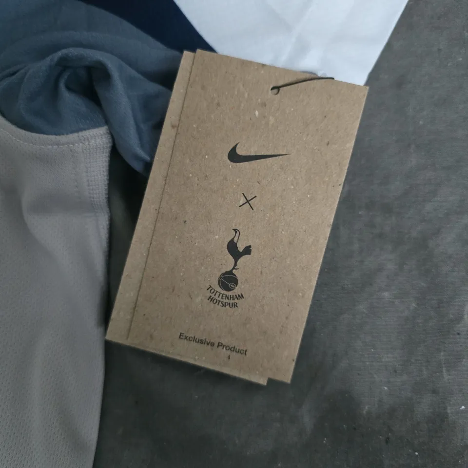 TOTTENHAM HOTSPUR NIKE FOOTBALL SHIRT – HEATH 40 (UK SIZE M)