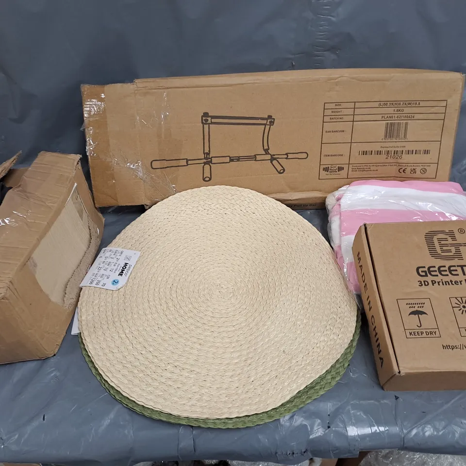 APPROXIMATELY 15 ASSORTED HOUSEHOLD ITEMS TO INCLUDE PULL UP BAR, GEEETECH 3D PRINTER FILAMENT, PLACEMAT, ETC