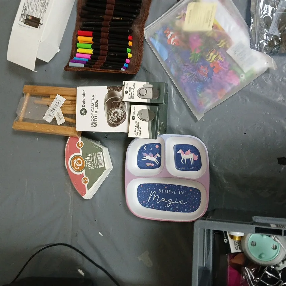 ASSORTED ELECTRONICS, STATIONERY AND HOUSEHOLD ITEMS – MIXED LOT APPROXIMATELY 15 ITEMS