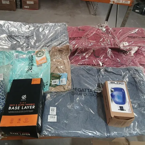 APPROXIMATELY 57 ITEMS OF ASSORTED REGATTA/DARE2B CLOTHING AND ACCESSORIES