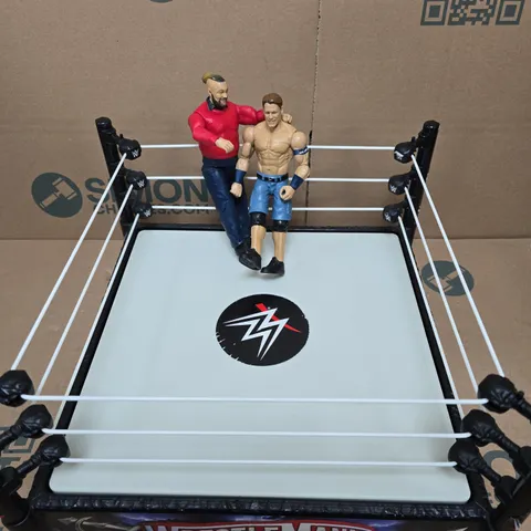 WWE RING PLAY SET WITH 2 FIGURES 