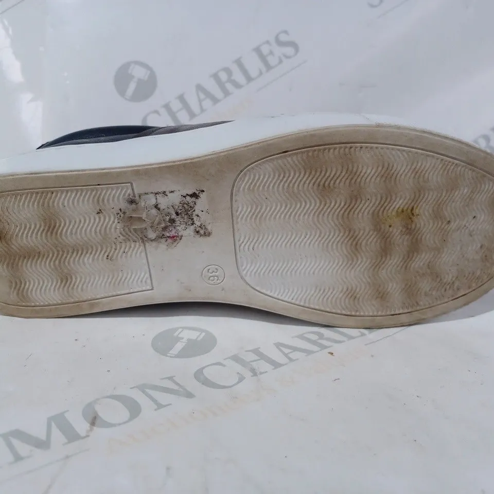 PAIR OF SHOON LACE UP TRAINERS IN NAVY SIZE 3