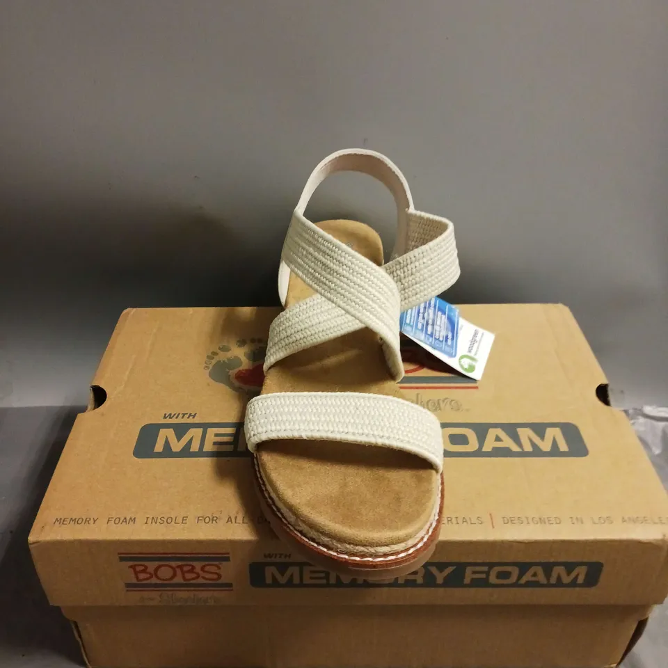 BOB'S FROM SKECHERS WEDGE HEEL SANDALS SIZE 5