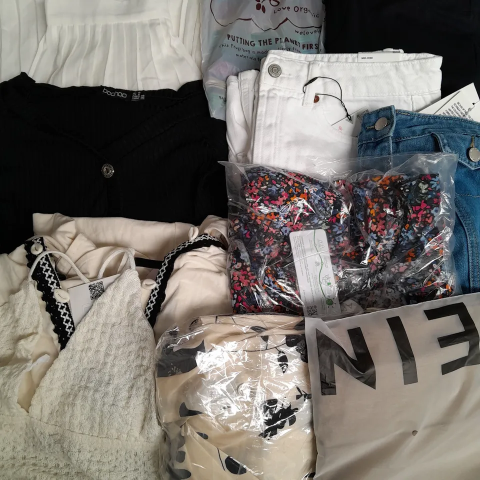 BOX OF APPROXIMATELY 25 ASSORTED CLOTHING ITEMS TO INCLUDE - DRESSES, SHORTS, TROUSERS ETC