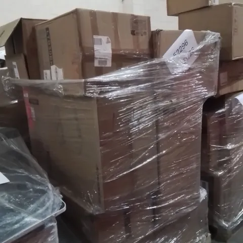 PALLET CONTAINING LARGE QUANTITY OF TRASH CANS 