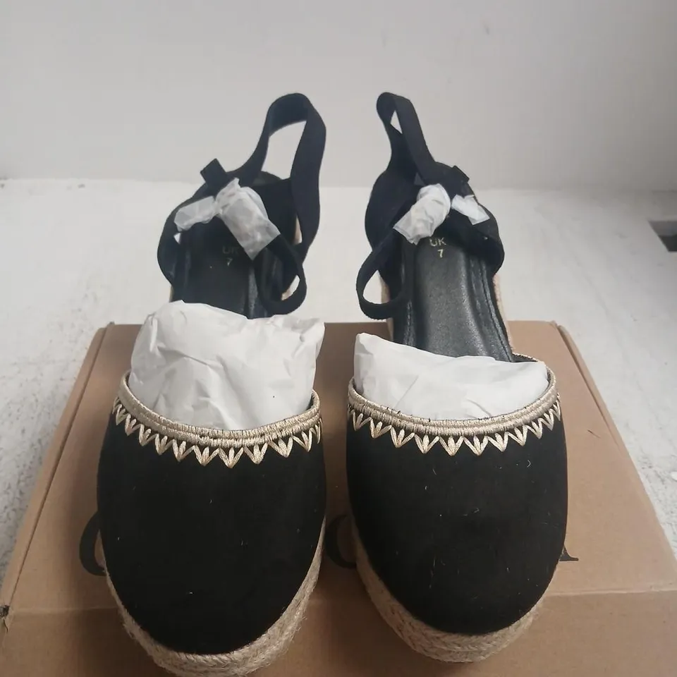 THE VERY COLLECTION BLACK ESPADRILLE WEDGES – UK 7