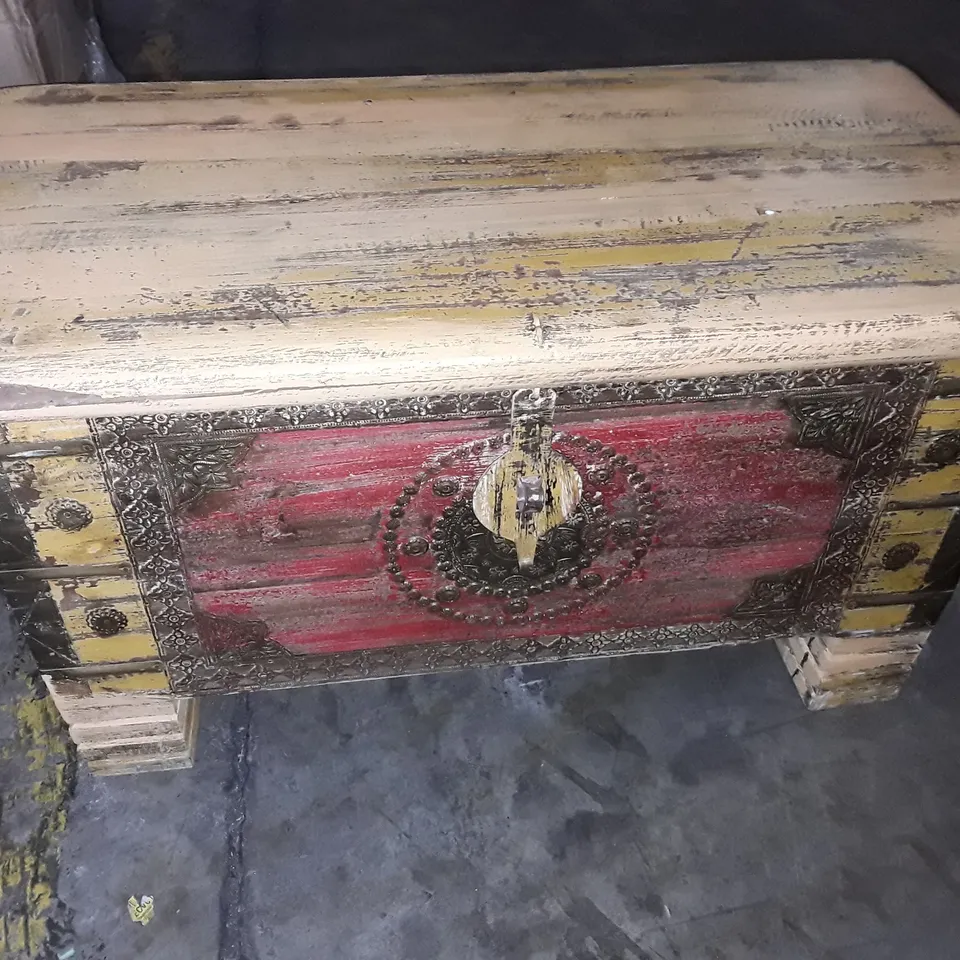 PAINTED WOODEN STORAGE TRUNK 