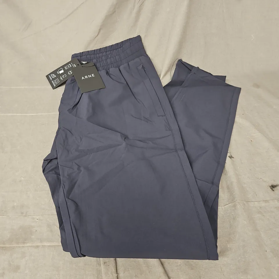 ARNE ACTIVE TECHNICAL TAPERED TRACK PANT IN NAVY SIZE S