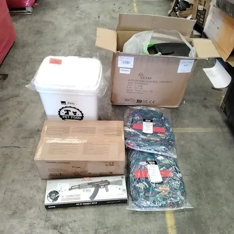 PALLET OF ASSORTED ITEMS TO INCLUDE: KIDS TRIKE. AUTO REWIND HOSE REEL, PET FOOD CONTAINERS, BACKPACKS, TOYS ECT