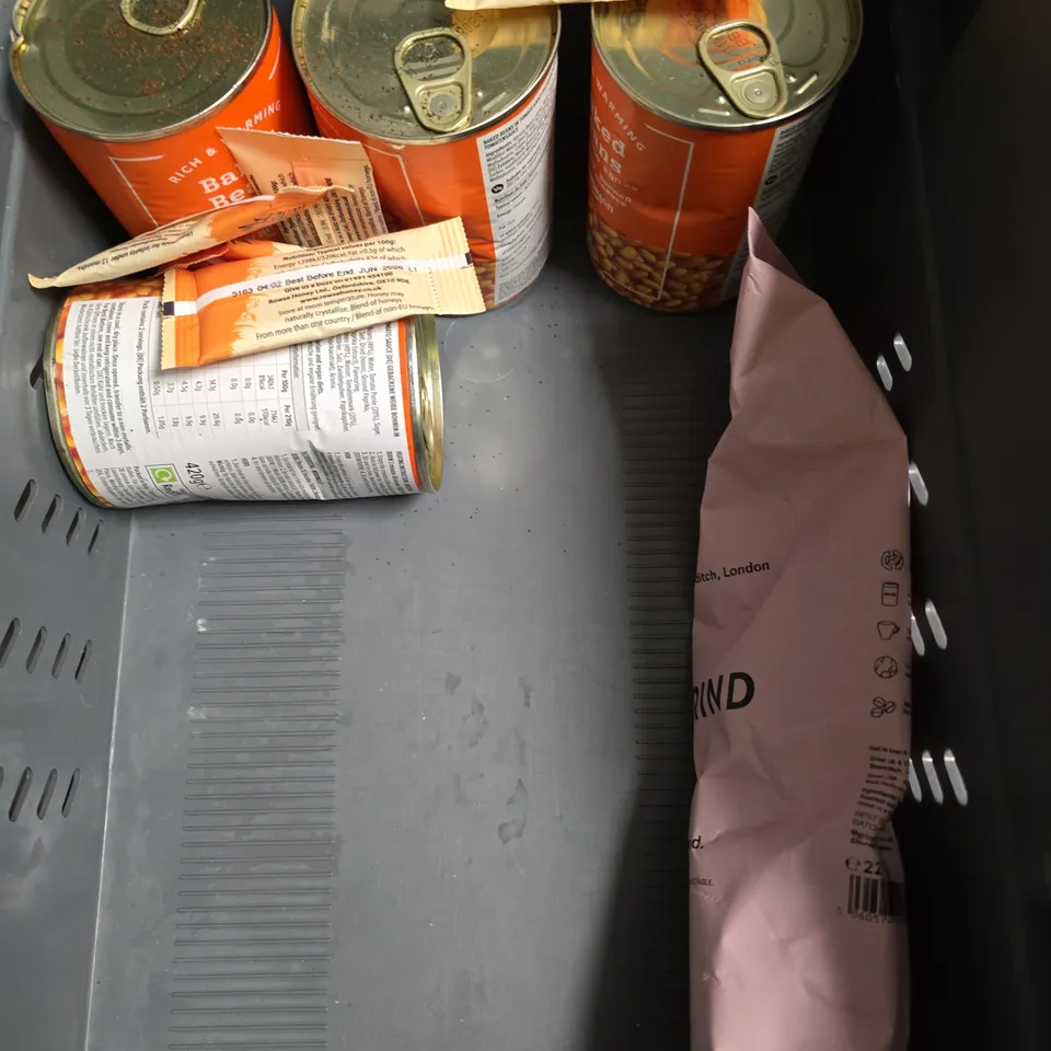 APPROXIMATELY 10 ASSORTED FOOD/DRINK PRODUCTS TO INCLUDE GRIND COFFEE, BAKED BEANS, LIVER CLEANSE TEA ETC 