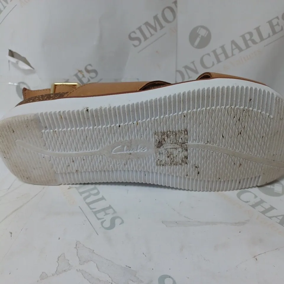 CLARKS ELAYNE SAND LEATHER SANDALS - SIZE 7