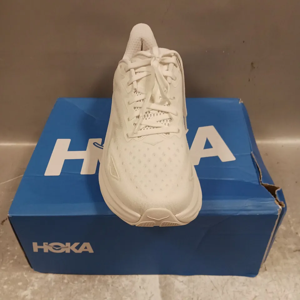 BOXED PAIR OF HOKA CLIFTON TRAINERS IN WHITE - 7.5