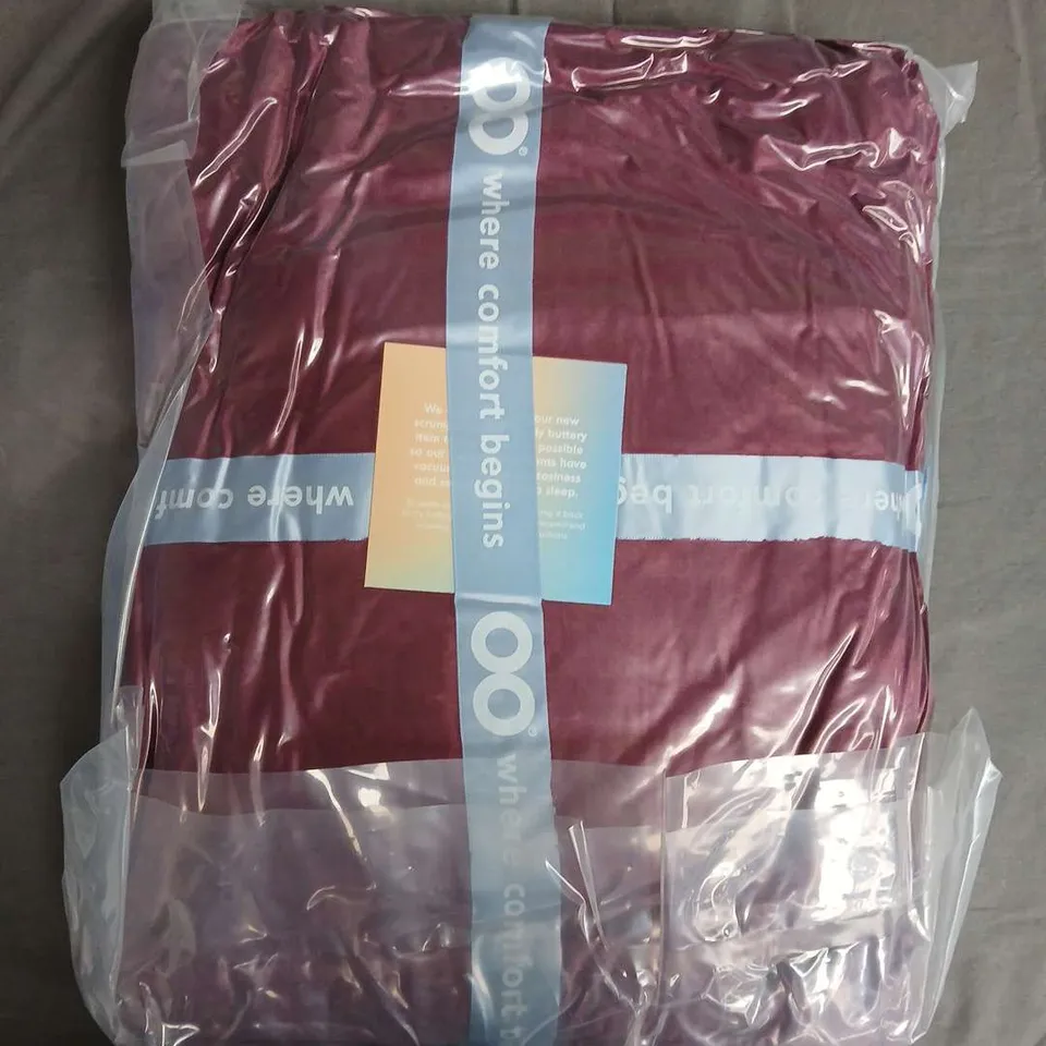 SEALED OODIE ADULT OVERSIZED HOODED BLANKET IN SOLID BURGUNDY