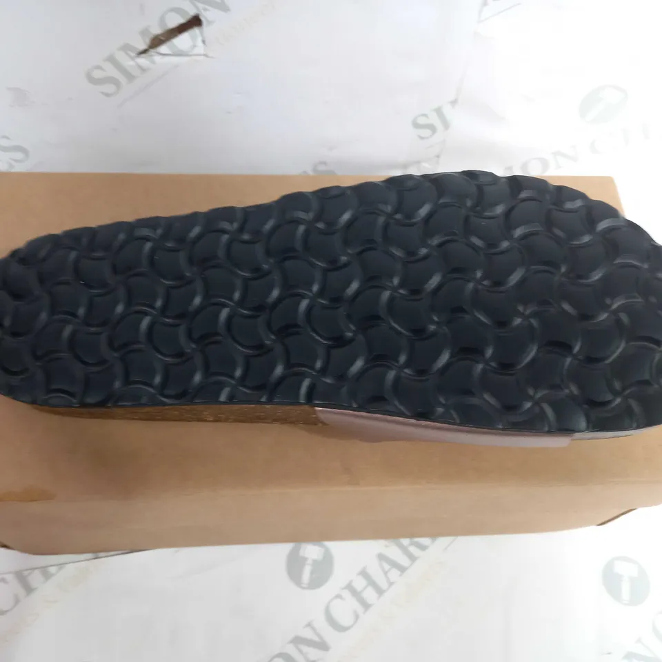 BOXED PAIR OF BONOVA STRAPPED SANDALS IN BROWN/BRONZE - EU SIZE 40