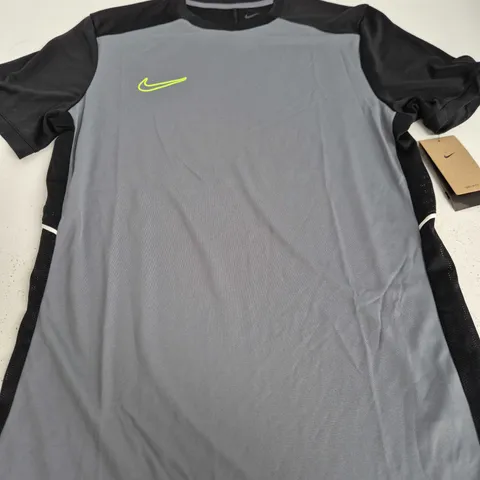 NIKE DRI-FIT T-SHIRT – SIZE LARGE