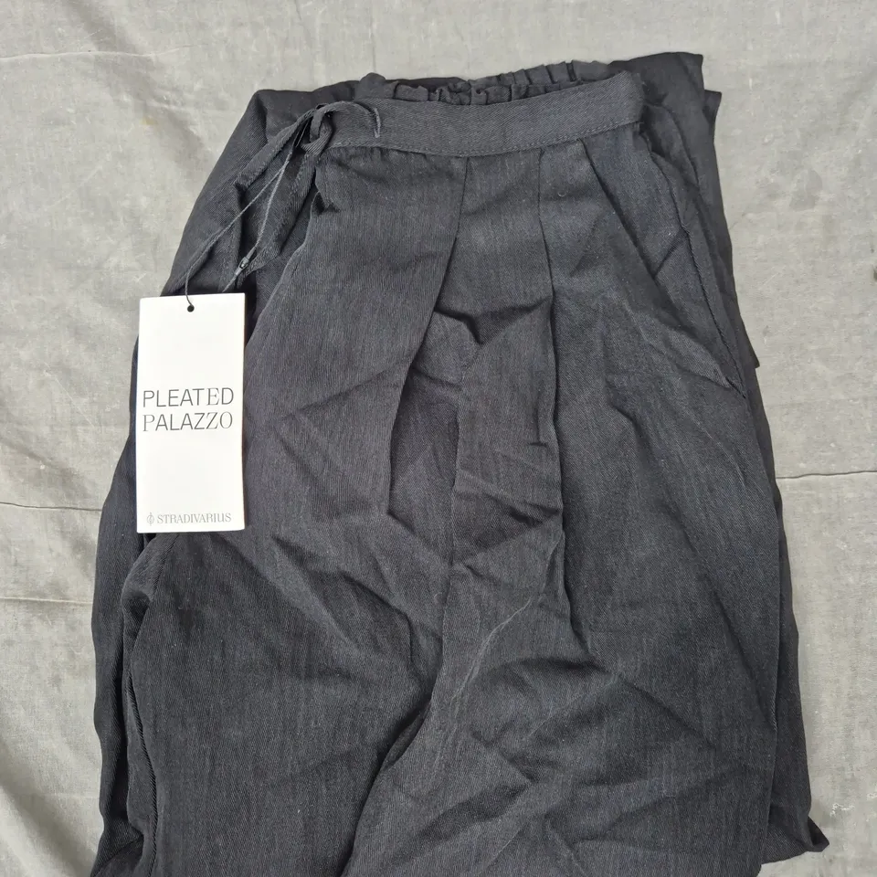STRADIVARIUS PLEATED PALAZZO PANTS IN BLACK SIZE XS
