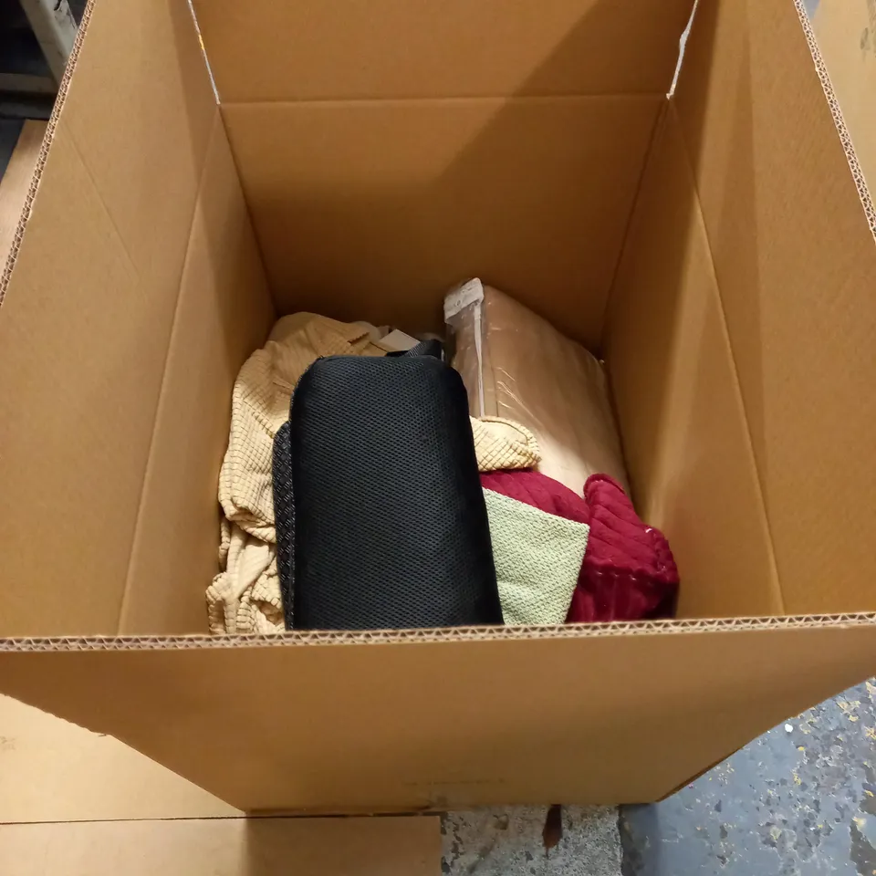 LARGE BOX OF APPROXIMATELY 20 ASSORTED HOUSEHOLD ITEMS TO INCLUDE: PEDIGREE HOOVER BAGS, MUFFIN TRAY, HARD HAT