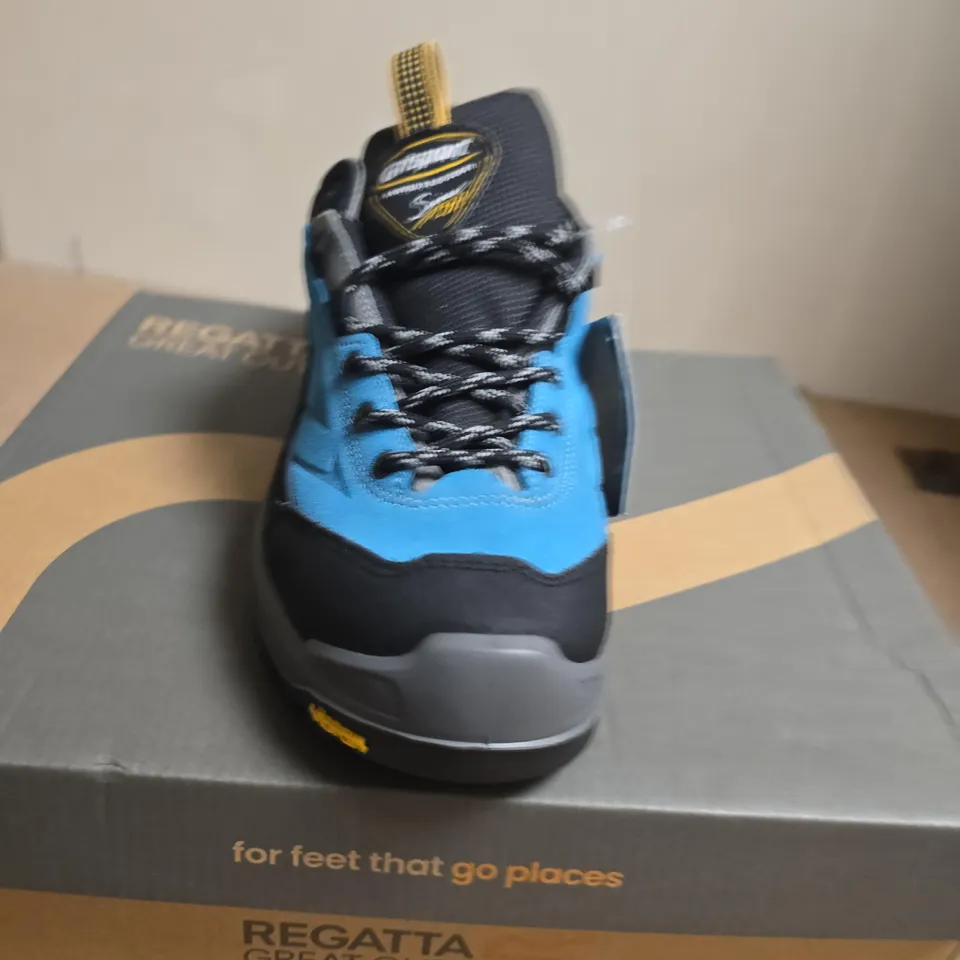 PAIR OF GRISPORT WALKING SHOES - SIZE 39