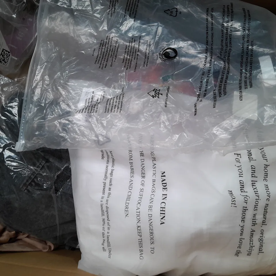 BOX OF APPROXIMATELY 25 ASSORTED CLOTHING ITEMS TO INCLUDE - BRA , TOP , DRESS ETC