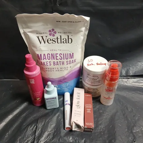 APPROXIMATEY 20 ASSORTED HEALTH AND BEAUTY PRODUCTS TO INCLUDE - ACRYLIC POWDER - GLOW FOR IT LASH SERUM - LANEIGE TINTED LIP SERUM - ETC
