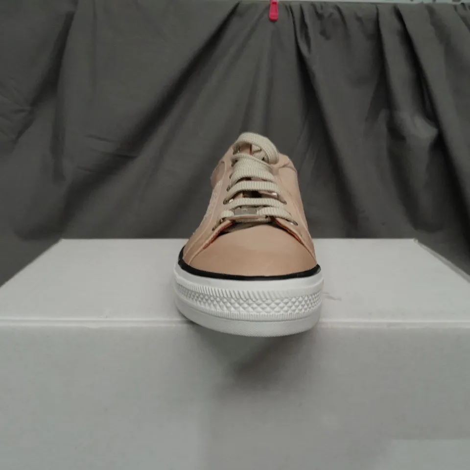 BOXED PAIR OF MODA IN PELLE ASTRIPE CREAM LEATHER TRAINERS - SIZE 7