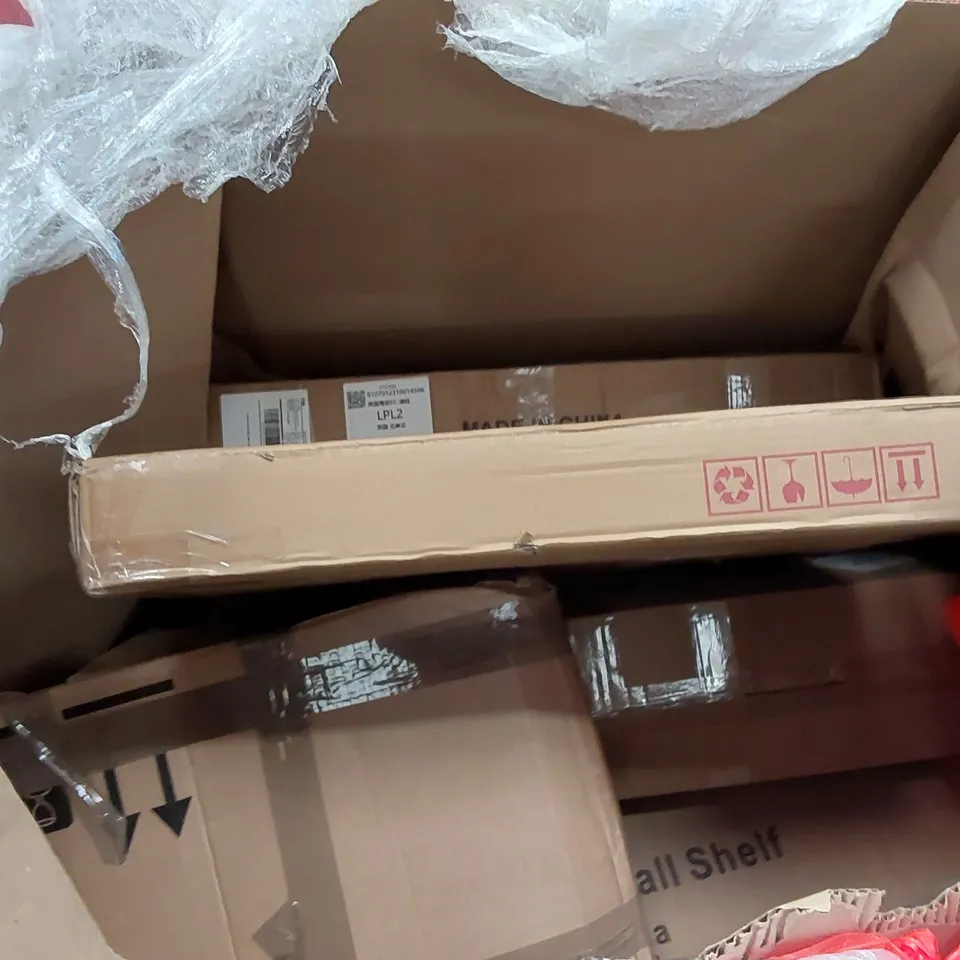 PALLET OF ASSORTED ITEMS INCLUDING: RADIATOR HEATER, BEDDING, CUSHIONS, GOLF BAG