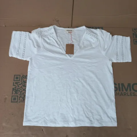 BODEN POPPY TRIM V-NECK T-SHIRT FEATURING SUBTLE LACE DETAILS IN WHITE SIZE UK 12