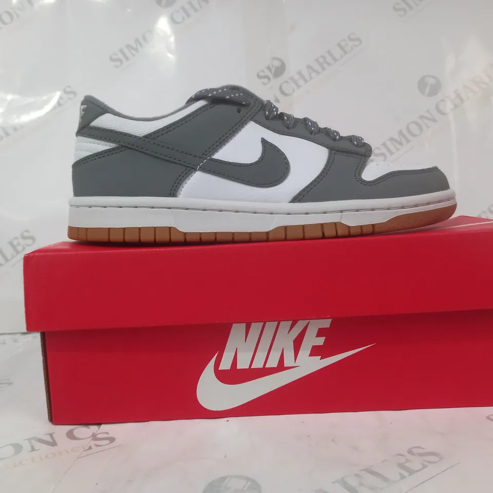 BOXED PAIR OF NIKE DUNK LOW GS SHOES IN GREY/WHITE UK SIZE 3