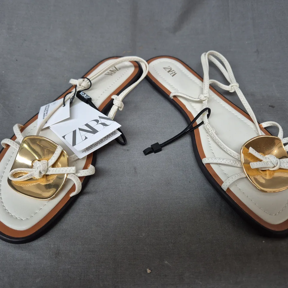 PAIR OF ZARA OPEN TOE FLAT SANDALS IN WHITE EU SIZE 37