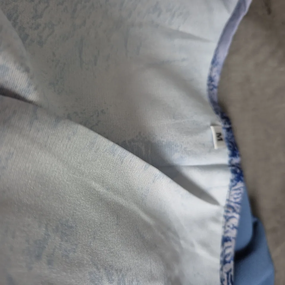 BLUE & WHITE MARBLE PRINT SATIN ROBE / DRESSING GOWN, SIZE M (WOMEN'S)