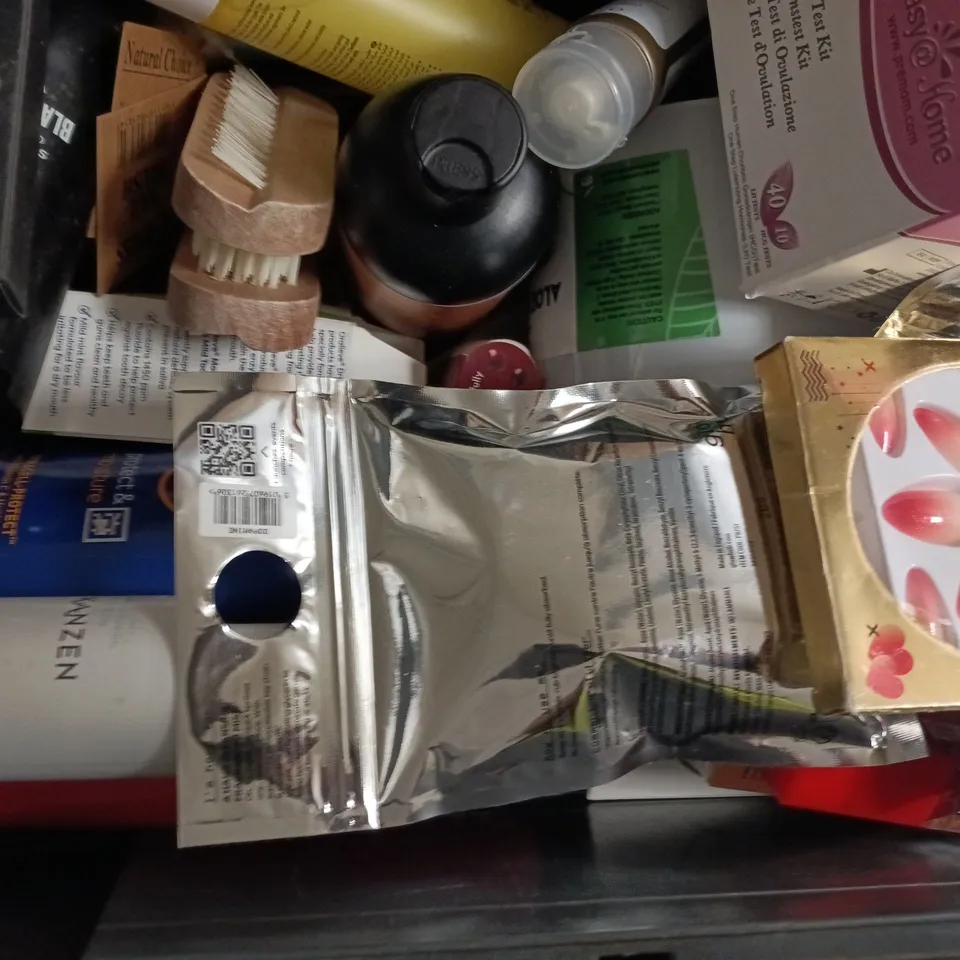 APPROXIMATELY 20 ASSORTED COSMETIC ITEMS TO INCLUDE KANZEN, DAZZLE, ETC - COLLECTION ONLY