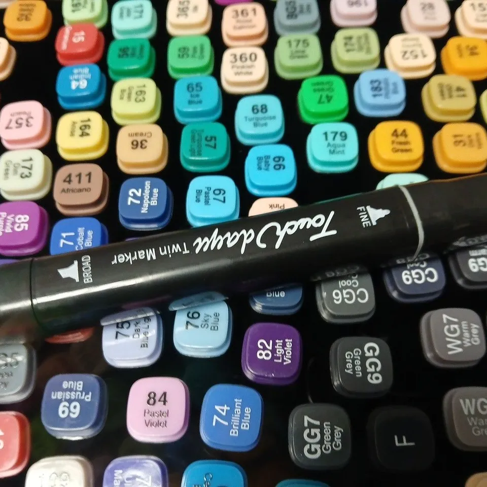 SET OF APPROXIMATELY 200 DOUBLE TIPPED MARKER PENS