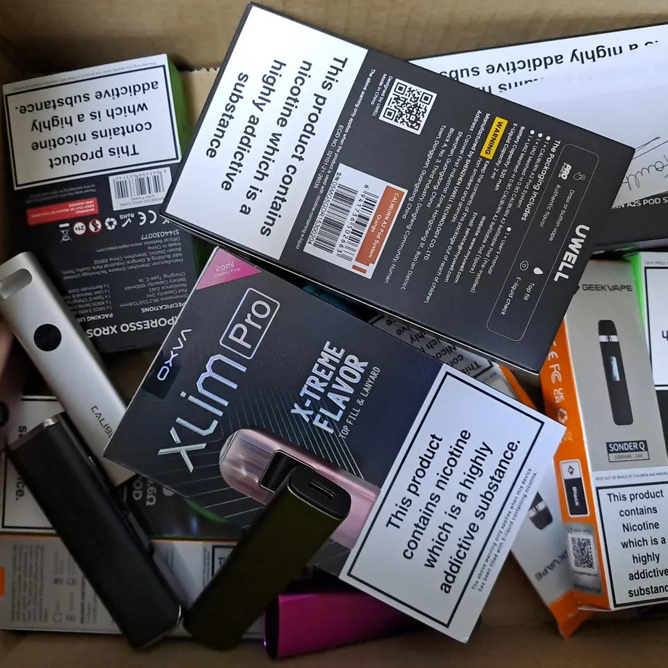 APPROXIMATELY 20 ASSORTED E-CIGARETTE PRODUCTS TO INCLUDE VAPORESSO LUXE XR MAX, INNOKIN KROMA-NOVA, INNOKIN ENDURA T20 S 