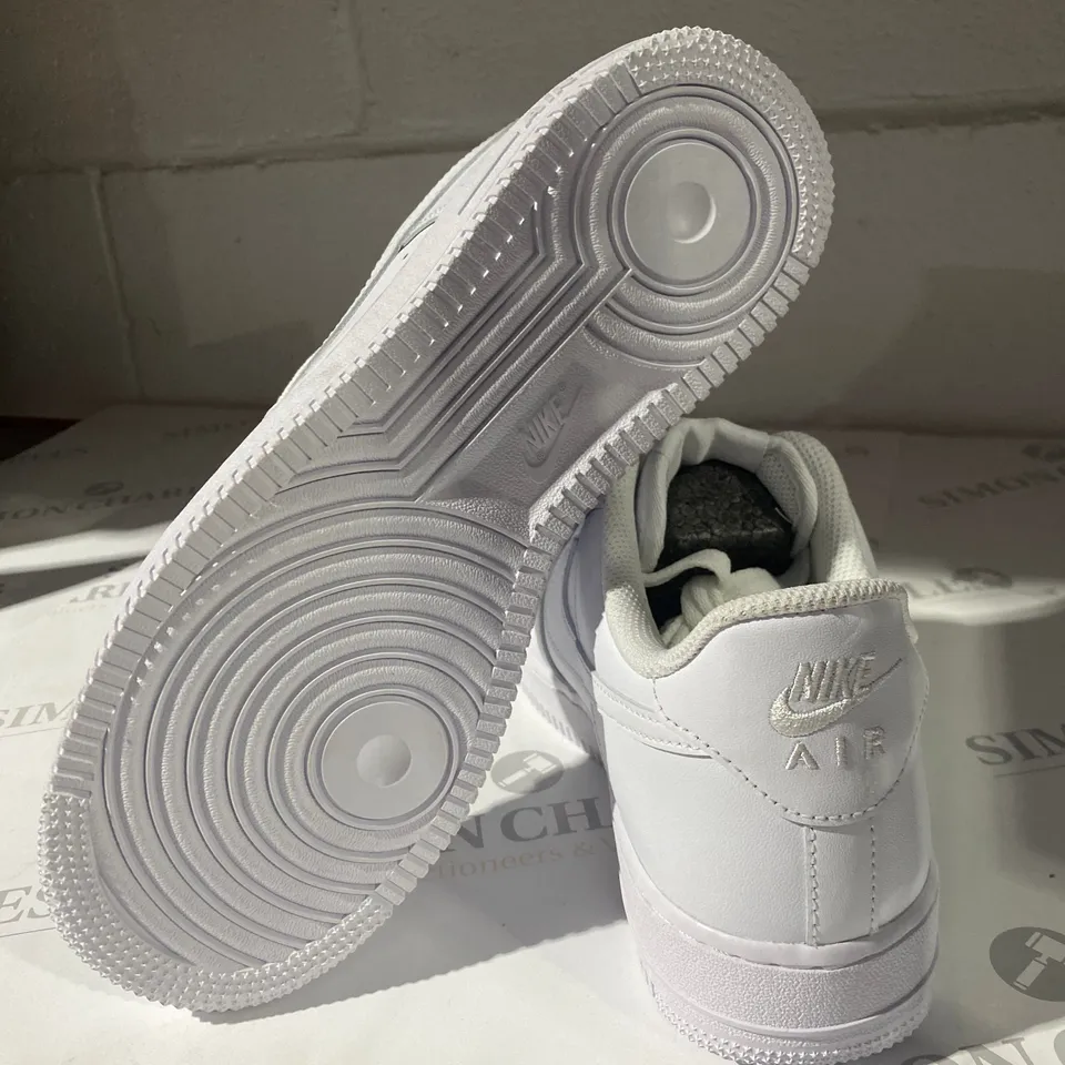 PAIR OF NIKE AIR FORCE 1 WHITE TRAINERS SIZE 7