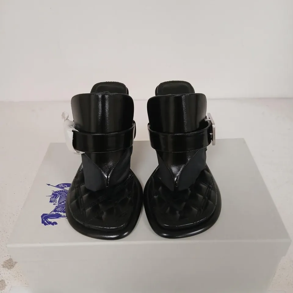 BURBERRY BLACK LEATHER SANDALS WITH QUILTED FOOTBED, UK 3 (EU 36)