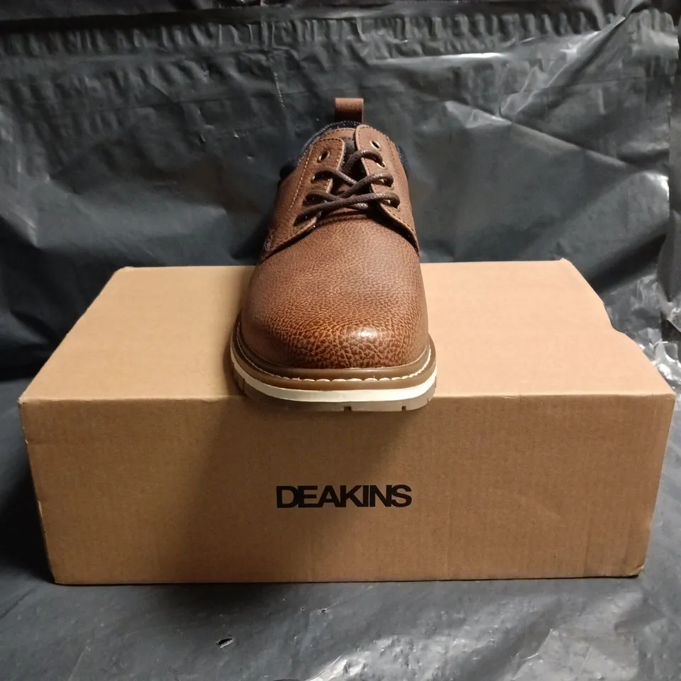 DEAKINS BROWN LEATHER LACE-UP SHOES (MEN'S) SIZE 8