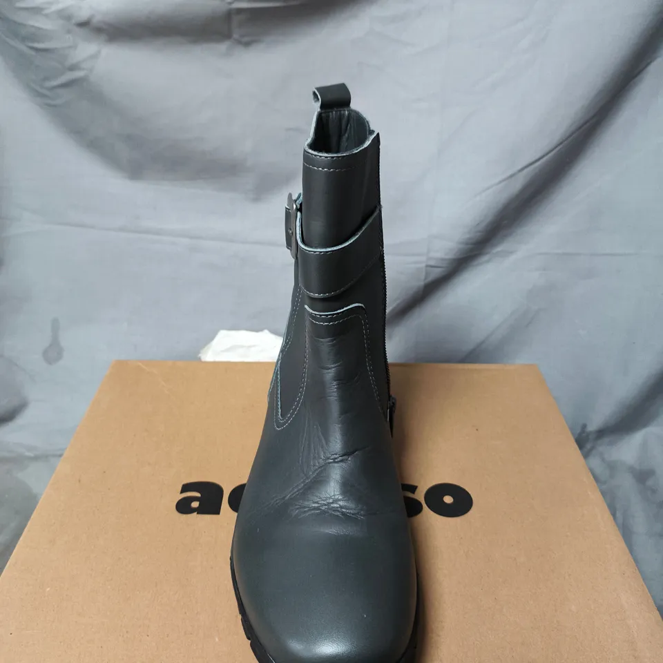 BOXED PAIR OF ADESSO WOMEN'S BLACK LEATHER ANKLE BOOTS WITH BUCKLE – SIZE 40