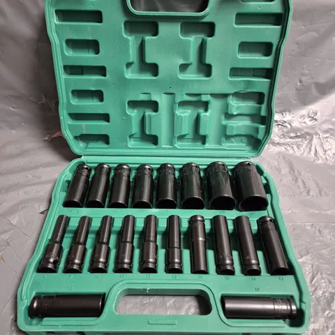 20 PIECE SOCKET SET