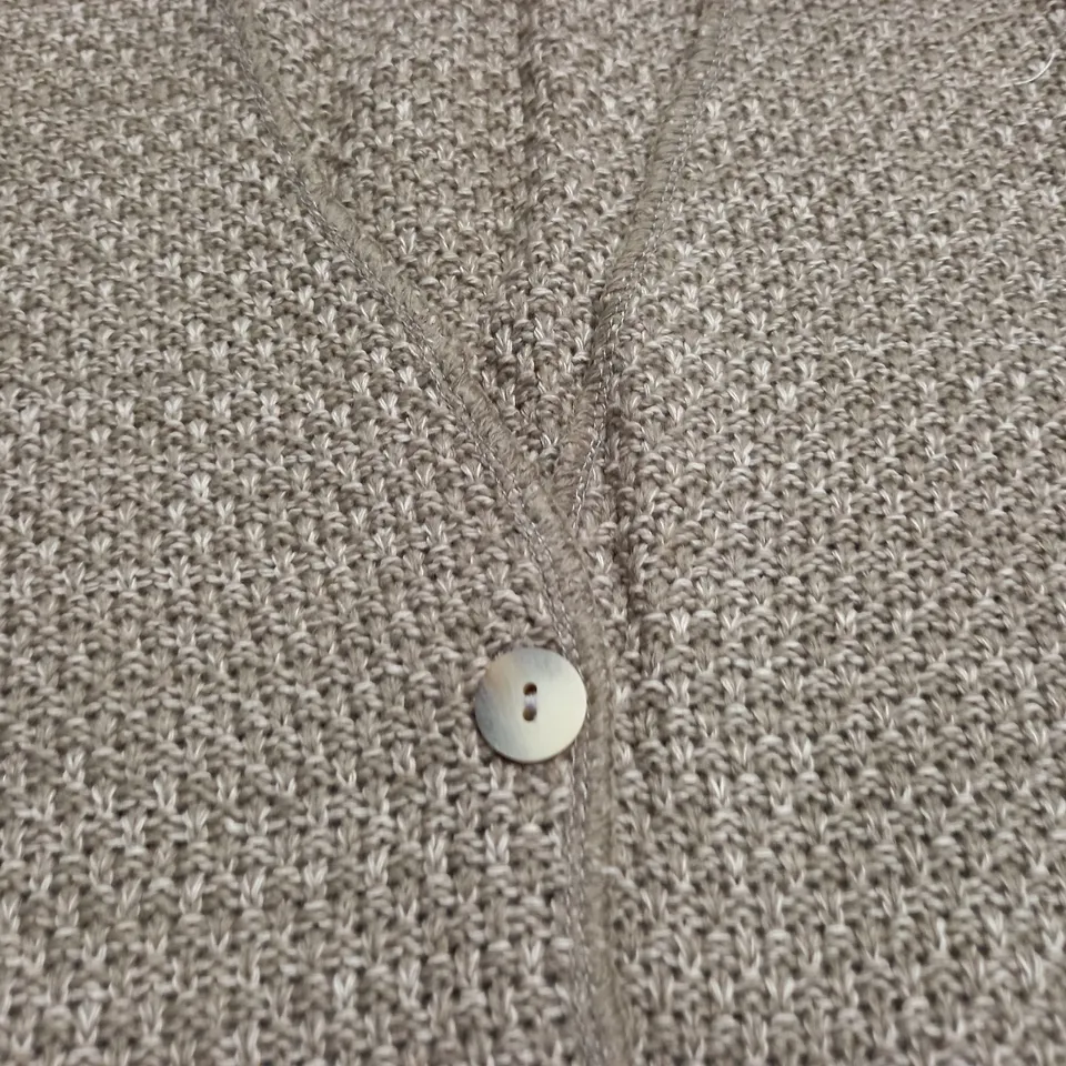 LOT OF APPROXIMATELY 40 V-NECK BUTTON CARDIGANS IN NATURAL - SIZE UNSPECIFIED