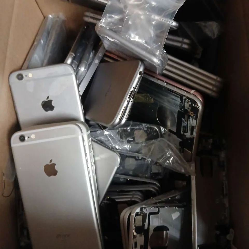 APPROXIMATELY 30 APPLE IPHONE BACKS - FOR PARTS - ASSORTED MODELS AND COLOURS