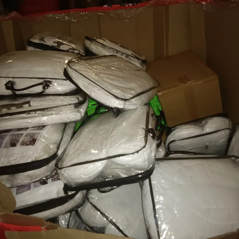 PALLET OF ASSORTED ITEMS TO INCLUDE A3 PICTURE FRAMES, MULTIPLE BED COVERS AND PIZZA TRAYS