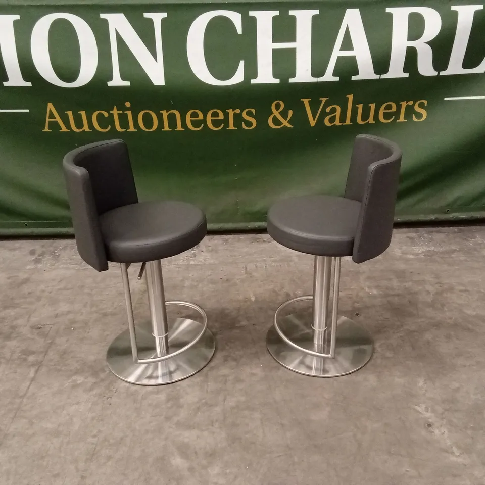 SET OF 2 QUALITY DESIGNER MONZA GAS-LIFT BARSTOOLS, GREY PU LEATHER